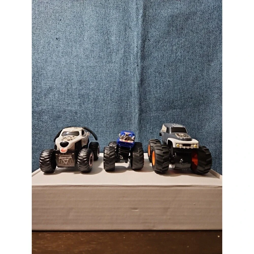 3-Piece Monster Truck Set | Hot Wheels Twin Mill & Howlin' Heat